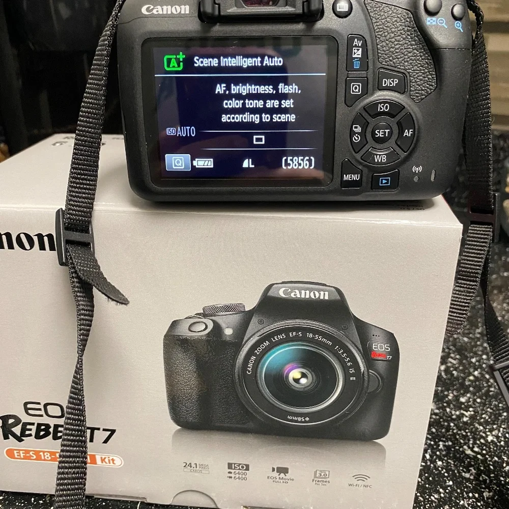 Canon EOS REBEL T7
